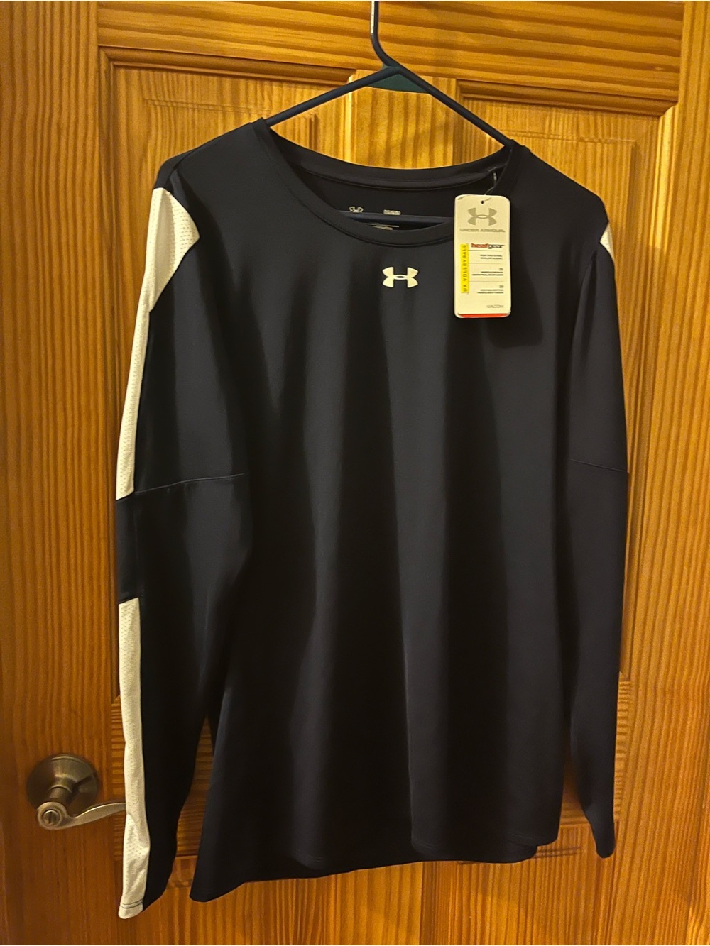 Under Armour Men’s navy Long-Sleeve Performance Shirt with White Accents